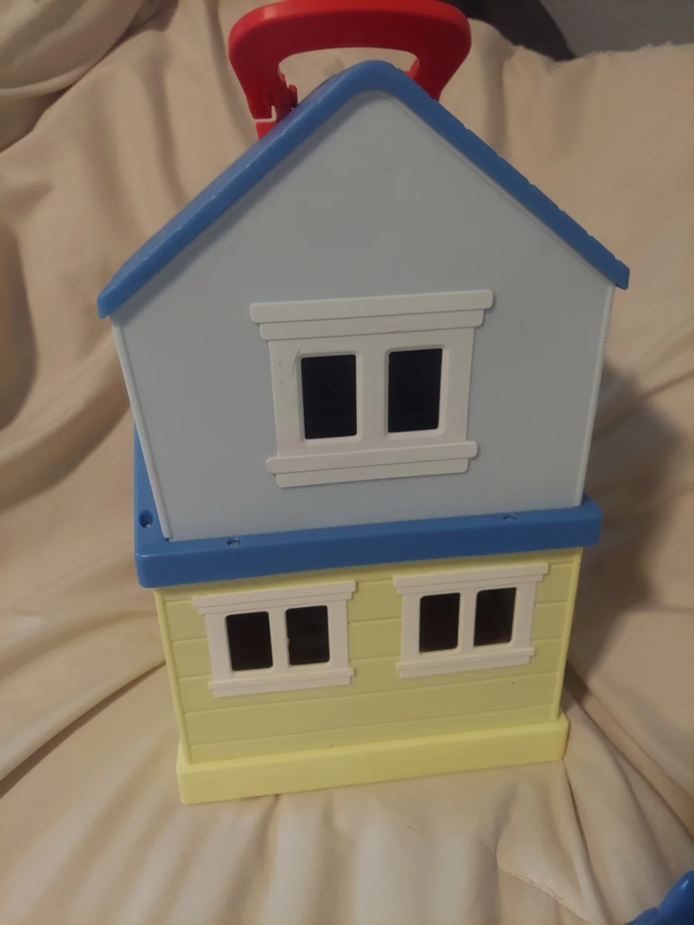 CoComelon Pop N' Play House Playset JJ Mom Shark Potty Accessories